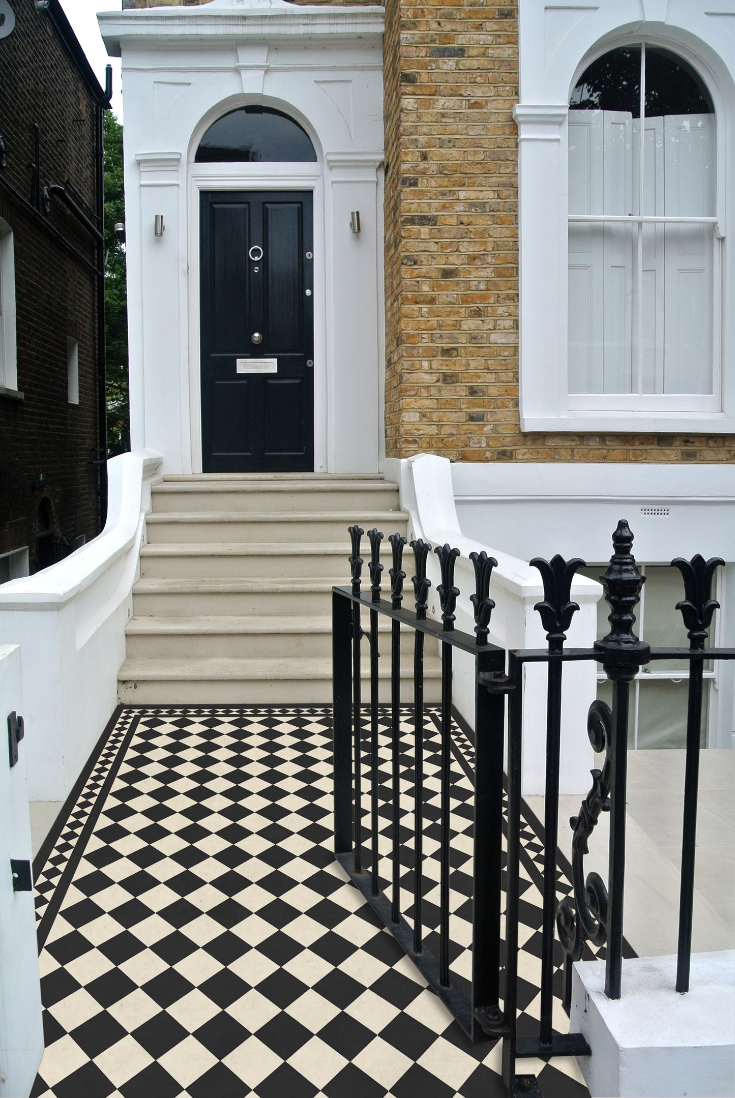 Cotswolds Daylesford Black & White Mosaic