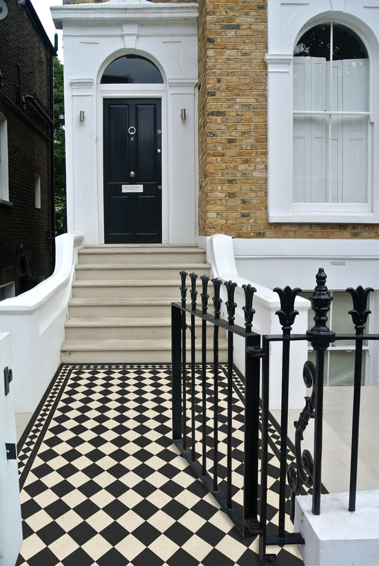 Cotswolds Daylesford Black & White Mosaic